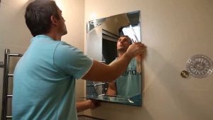 Установка зеркала в ванной в Саранске